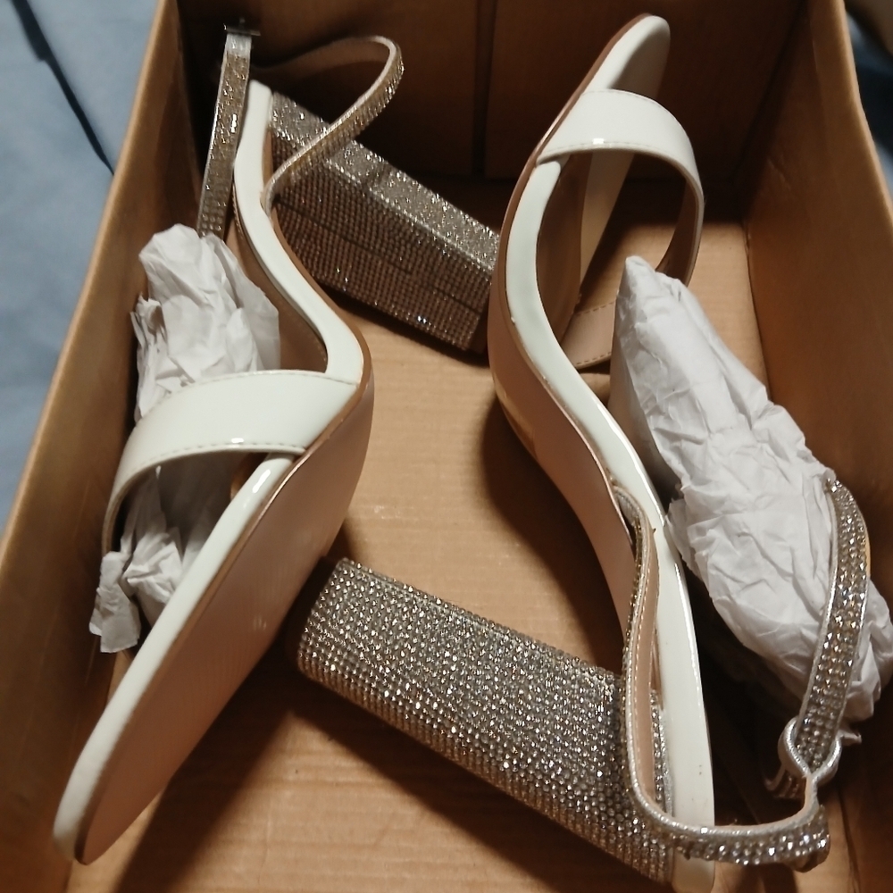 Asos brand NWT  ladies dress heels with silver embellishments.  Size 9 - Picture 4 of 9